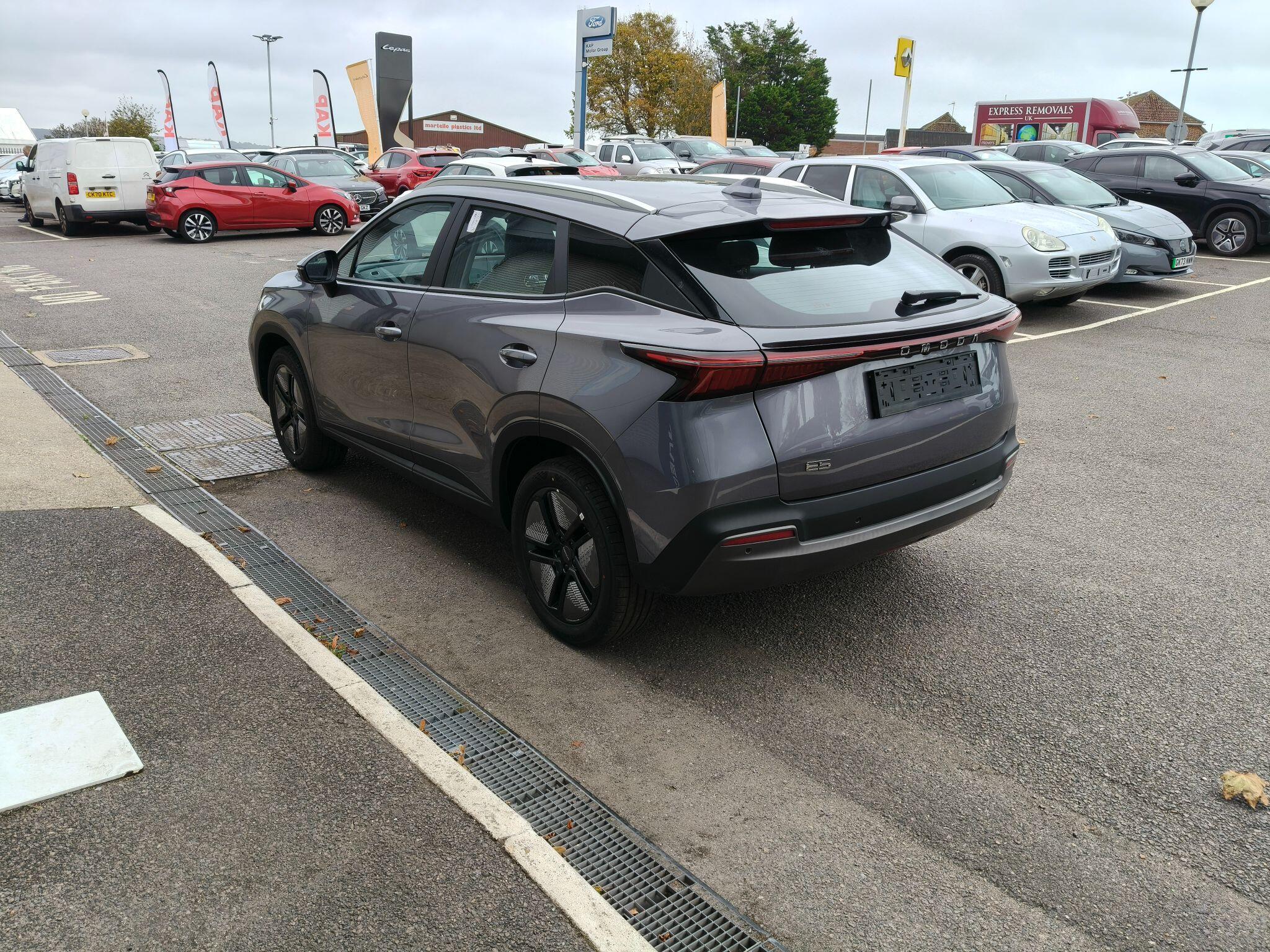 Large vehicle image